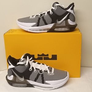 LeBron Witness 7 (M 11.5)